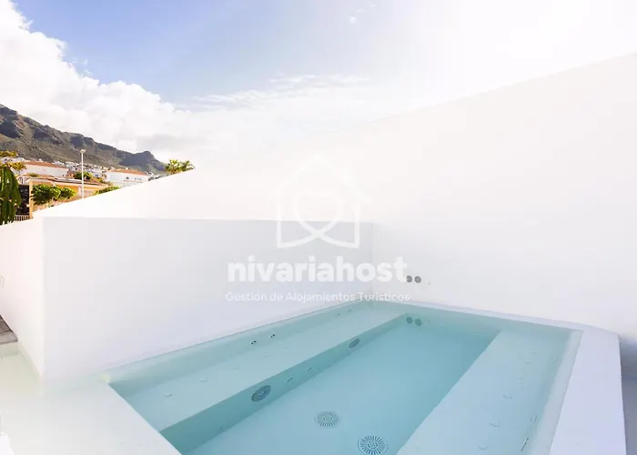 Esperanza Costa Adeje, By Nivariahost *